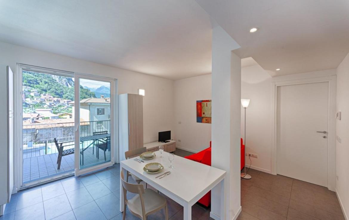 Modern Apartments Lake View With Pool Musso Exterior foto